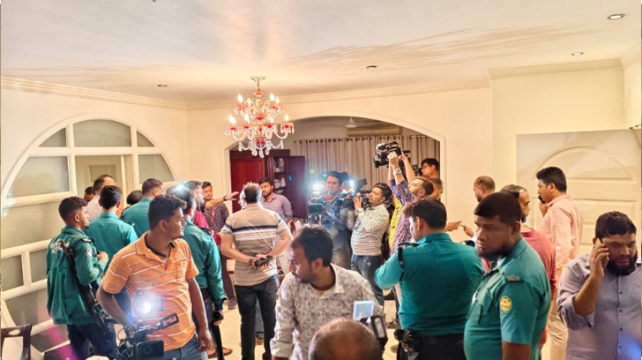 মধ্যরাতে তানভীর ইমামের বাসায় ছাত্র-জনতার তল্লাশি